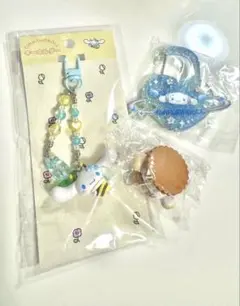 サンリオ お花大好きハチさん シナモンロール キーホルダー