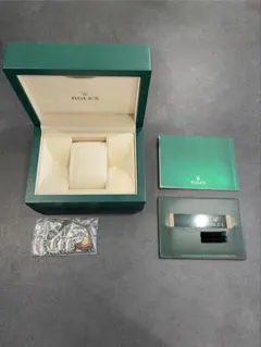 ROLEX グリーンボックスと付属品セット　ロレックス箱　ギャランティ　こま3つのサムネイル