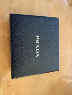 PRADA ギフト箱 黒 リボン付き
