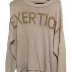 ベージュ　ニット　冬服　秋服　英字柄