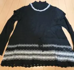 黒いタートルネックチュニック