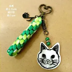 l アクリルチャーム ネコフェイス　パラコード キーホルダー 猫足音符チャーム