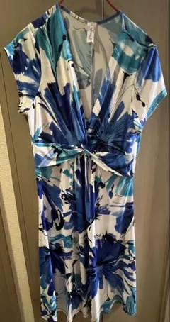 スタイル良く見える❗️インポート青と白の花柄 Vネック 半袖 ワンピース