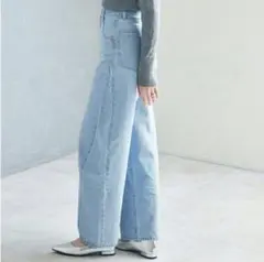 しまむらneni コラボ　カーブデニムパンツ　バレルデニムパンツ　サックスのサムネイル