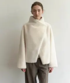 Na.e[PRE-ORDER]Reversible Fur Coat_White