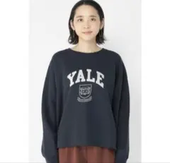 YALEスウェットプルオーバー　ネイビー