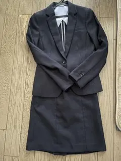 ダークグレー スーツセット ジャケットとスカート