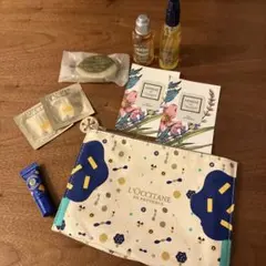 L'OCCITANE EN PROVENCE(ロクシタン化粧品入りポーチ)