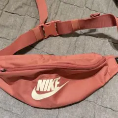 NIKE ピンク ボディバッグ・ウエストポーチ
