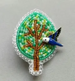 ビーズ刺繍ブローチ　木　鳥