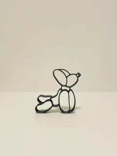 ヨガをする風船犬　バルーンアート　ラインアートオブジェ