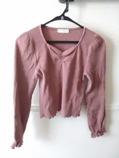 ローズレッドのトップス