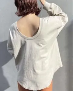 バックオープン トップス