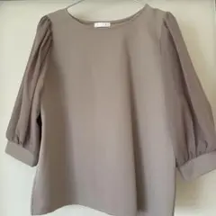 シューラルー ベージュ トップスカットソー