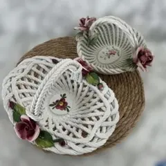 未使用　美品　花柄装飾付きホワイトバスケット2個セット