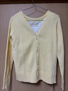 黄色カーディガンと白レースタンクトップセット