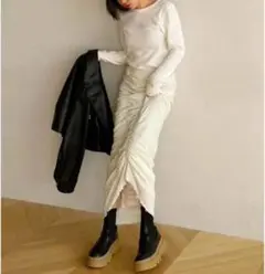 アイボリー ラッフルデザイン タイトスカート