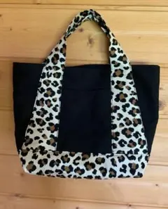 ヒョウ柄ストラップの黒トートバッグ　ミニトート
