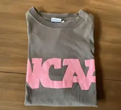 NCAA ピンクロゴ グレーTシャツ