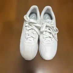 PUMA スニーカー