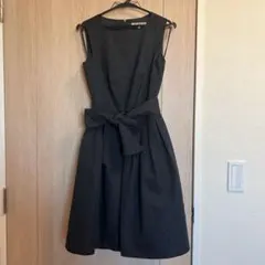 シンプル黒ワンピース　結婚式など