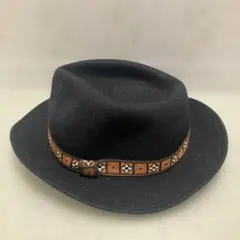 レトロ　絶妙なへこみ具合の黒フェルトハット
