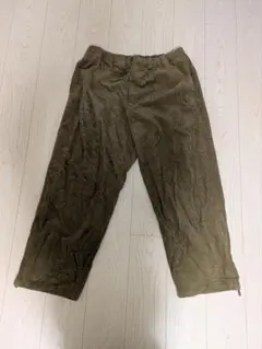 ユニクロオリーブ コーデュロイパンツ 後ろポケット付き