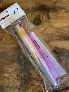 trippers ×　D-CLAW　ビーコン210 ピンクバック　玄海サンマ trippers × D-CLAW ビーコン210 ピンクバック 玄海サンマ Amazon
