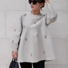 Bebeod 2025 新品　リラックスフラワーデザインチュニック ベージュ