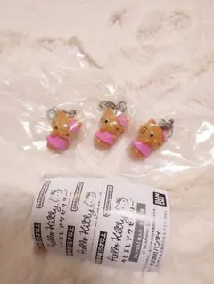 ハローキティ　めじるしアクセサリー　ガチャガチャ　3個セット　日焼けキティ