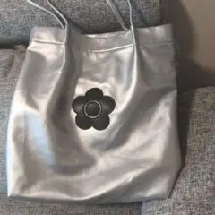 ✿MARYQUANT✿ デイジーパッチソフトトート シルバー✕ブラック