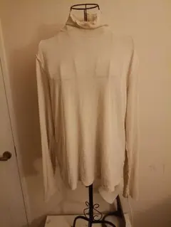 GU　ホワイトタートルネック長袖カットソー