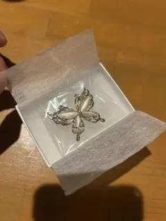 ブローチ　バタフライ