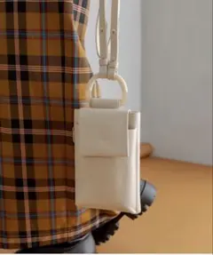 イアパピヨネ　【牛革】Dパーツ縦型モバイルウォレットショルダーバッグ