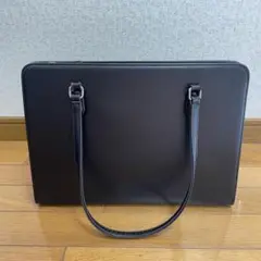 黒いビジネスバッグ シンプルデザイン