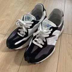 New Balance スニーカー ブラック ホワイト　327のサムネイル