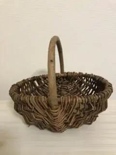 天然素材のブラウンバスケット