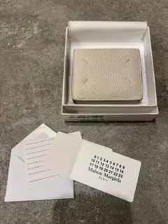 【Maison Margiela】二つ折り財布 ホワイトのサムネイル