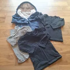 ユニクロのパーカーと長袖肌着セット