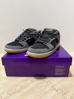 NikeSB Dunk Low Pro Black and Smoke Greyのサムネイル