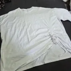 ホワイト オーバーサイズ Tシャツ ギャザー付き