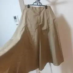UNIQLO ベージュ台形スカートサイズ64cm  予洗いと試着のみ美品です。