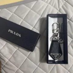 PRADA キーリング キーホルダー トライアングル ブラック 2PP080