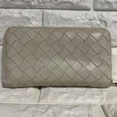 美品 現代モデル ボッテガヴェネタ イントレチャート ジップアラウンド長財布
