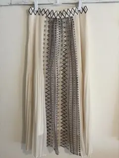 【Mystrada】マイストラーダ アイボリー プリーツスカート 幾何学模様刺繍