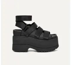 ほぼ新品未使用UGG アグ GoldenRise厚底サンダル ブラック 箱無し