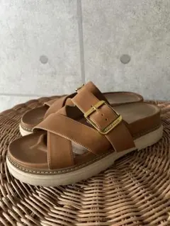 COLE HAAN クロスストラップサンダル