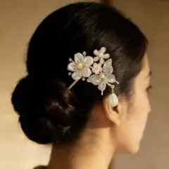花と蝶のモチーフの髪飾り　簪　かんざし