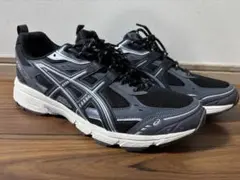 ASICS スニーカー ブラック グレーのサムネイル