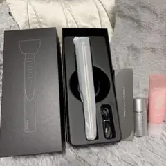 MEDULLA ヘアストレートナー 本体と付属品